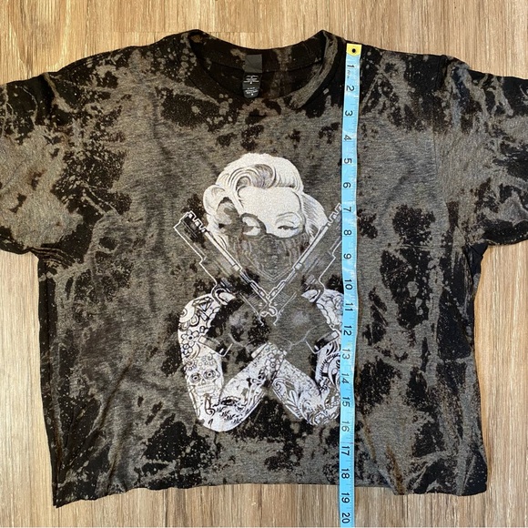 Gangster Marilyn Monroe Tattoos Guns Acid Wash Top - Size Medium - Picture 11 of 11